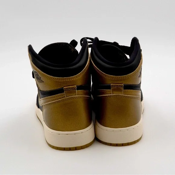NIKE AIR JORDAN 1 High OG in Metallic Gold. SZ. 10M ** NEW WITH BOX ** - Picture 4 of 10